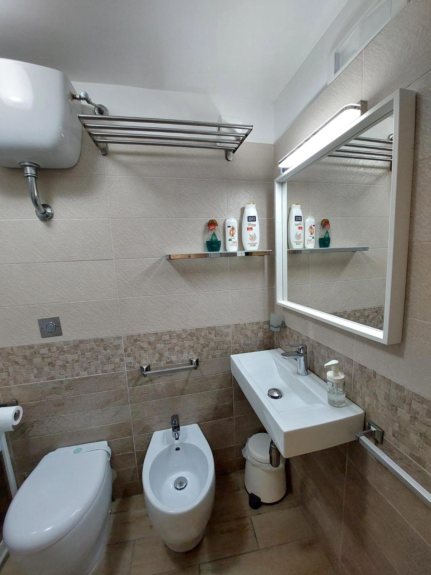 Wonders House Apartment Наполи Екстериор снимка